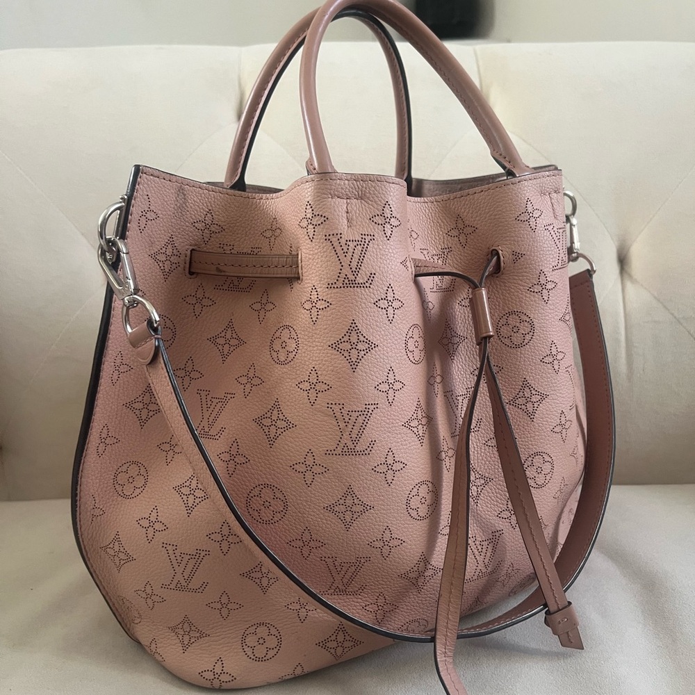 Black Friday deal🔥 Louis Vuitton Mahina Pink Monogram Tote Bag - Picture 2 of 13